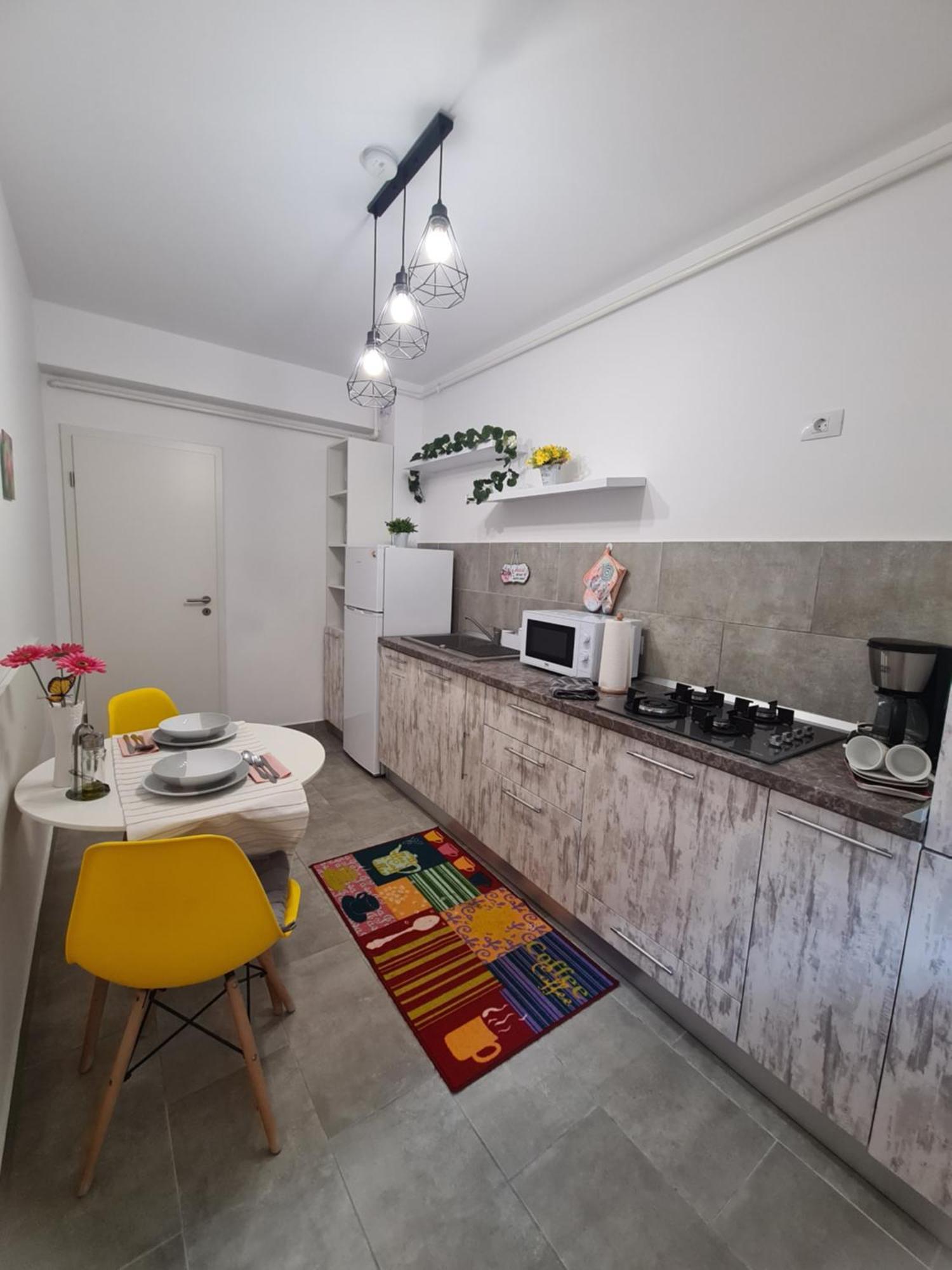 Studio Red Apartment Brasov Ngoại thất bức ảnh
