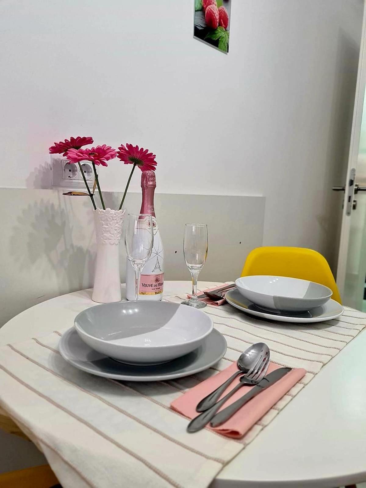 Studio Red Apartment Brasov Ngoại thất bức ảnh